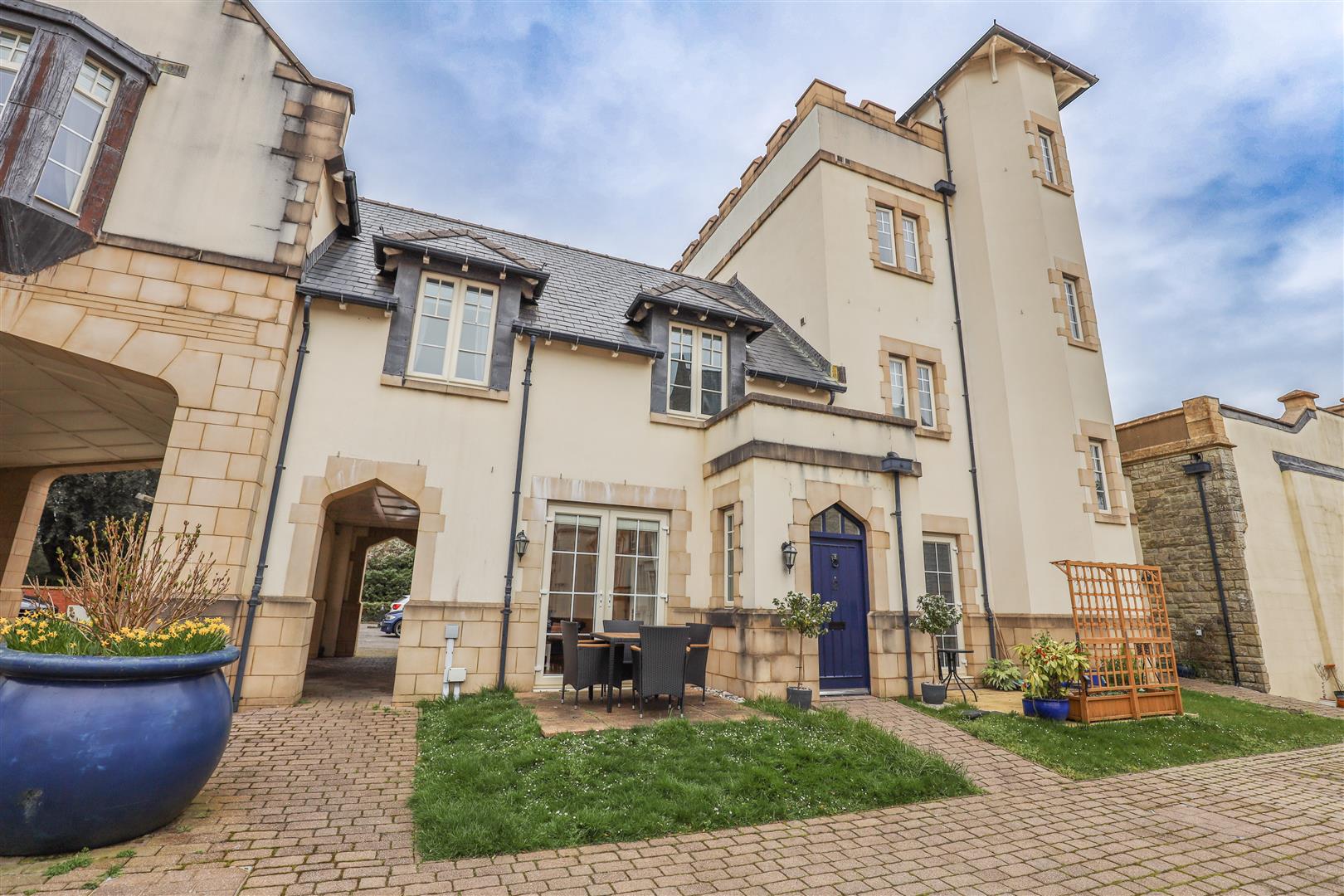 2 Western Courtyard, Talygarn Manor, Talygarn, Pontyclun, Rhondda Cynon Taff, CF72 9WR